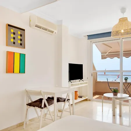 Casa Lola - Beachfront, Sea View & Parking Apartment *