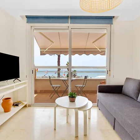 Casa Lola - Beachfront, Sea View & Parking Apartment